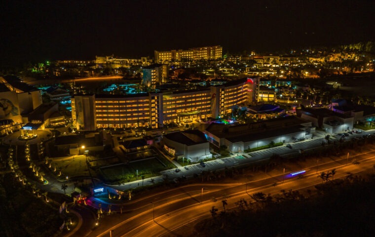 Hoteles e industrias ilumanados por Cenetur Cap Cana
