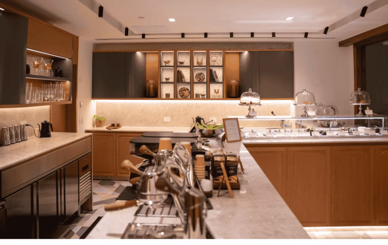 Comercios y oficinas iluminados CENETUR Cap Cana