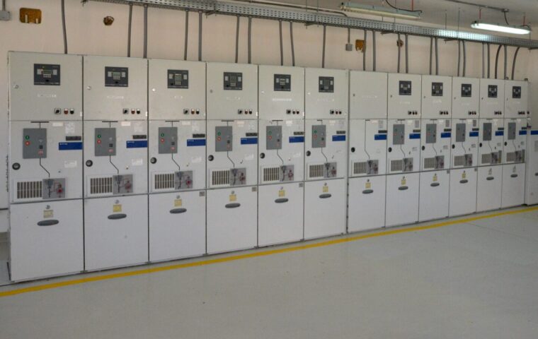 Sala de celdas de media tensión de la red de distribución de CENETUR.