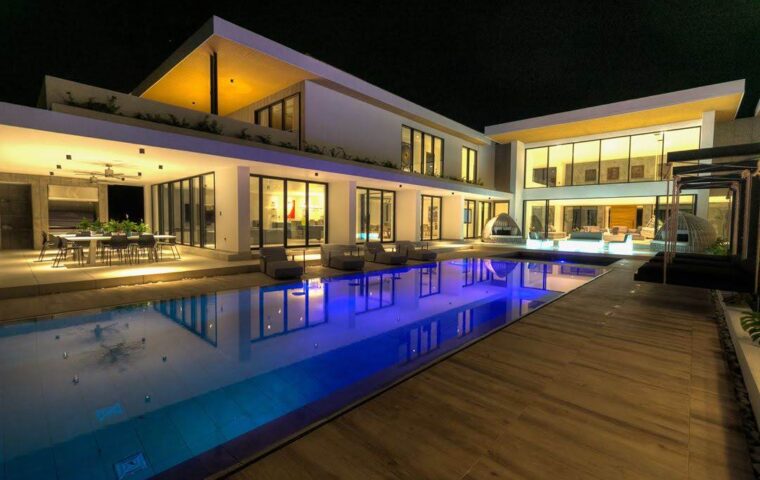 Residencias y villas iluminadas en Cap Cana por Cenetur